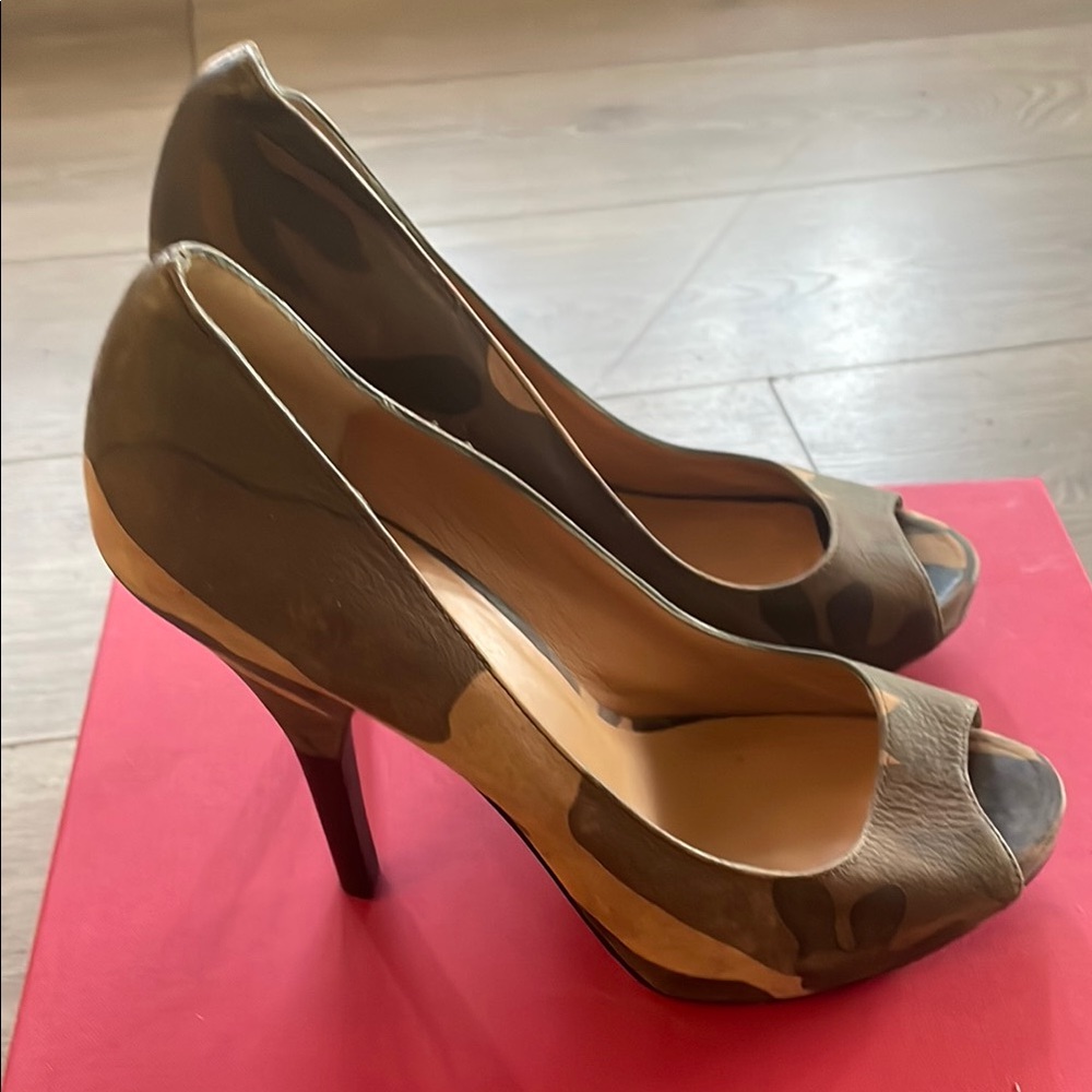 KORS Michael Kors Green and Brown Peep-Toe Heels